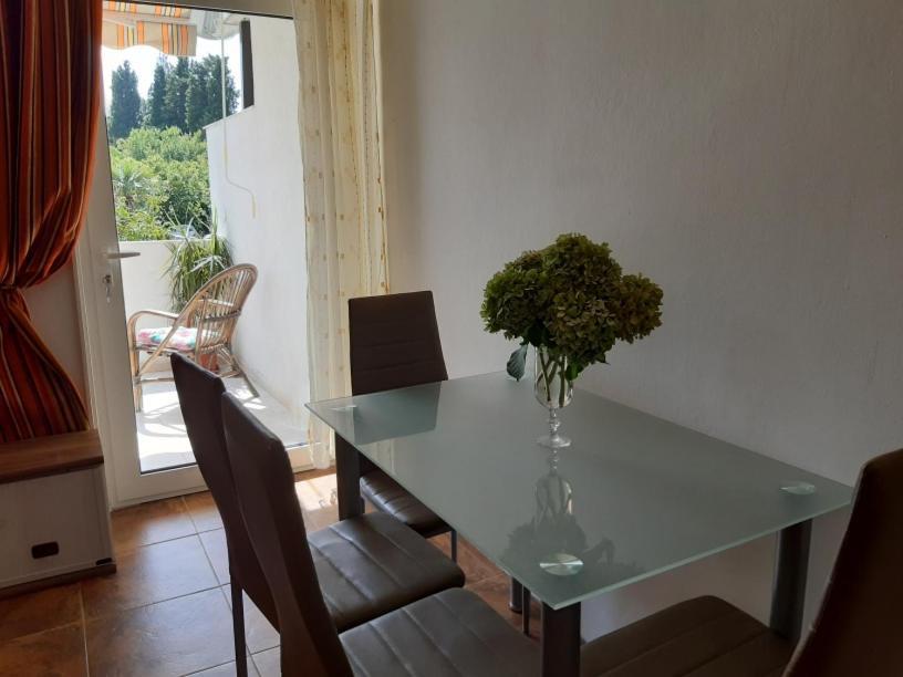 Family Apartment Garden And Sea Petrovac Exterior foto